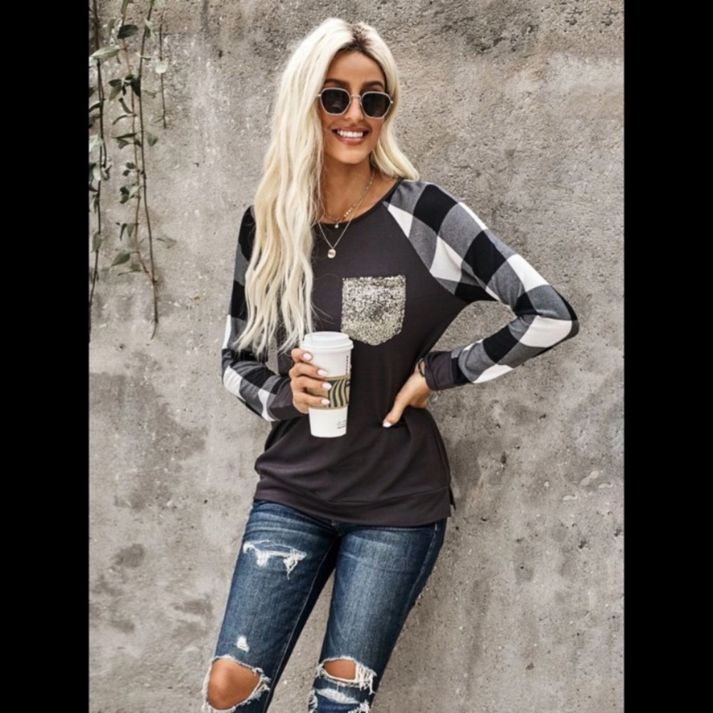 Top. Black & White Buffalo Check Plaid Sleeves. Sequin Pocket. Size Small